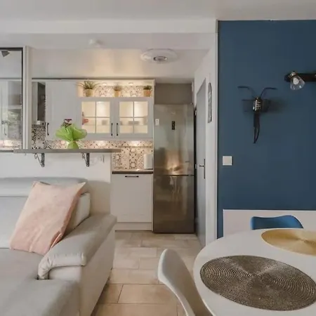 Apartment Avec Grande Terrasse A 300 M De La *