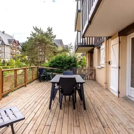 Avec Grande Terrasse A 300 M De La *