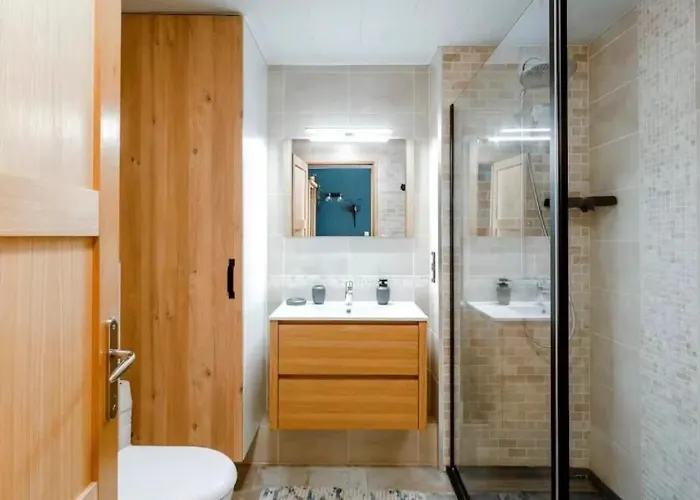 Avec Grande Terrasse A 300 M De La Apartment