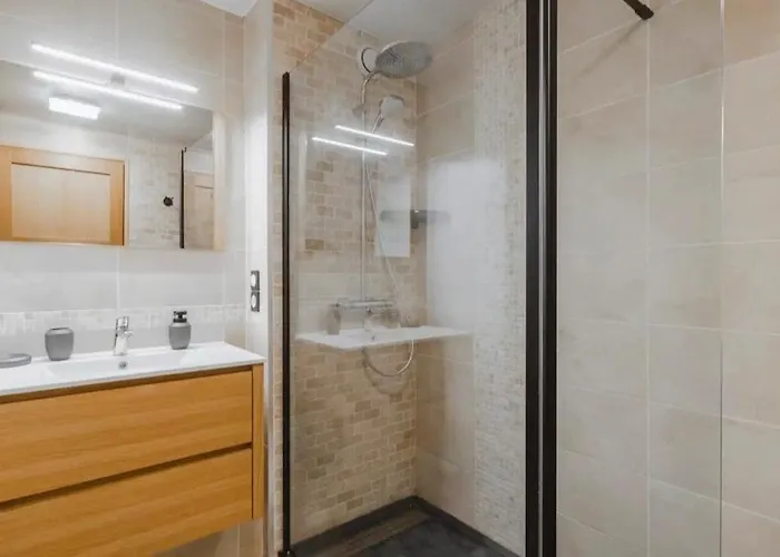 Avec Grande Terrasse A 300 M De La *